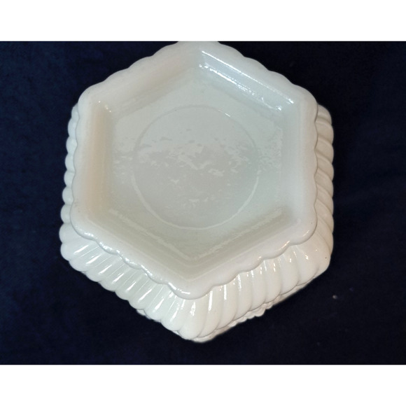 VTG Anchor Hocking Fire King Milk Glass Planter Vase Footed Base Grapevine - Picture 8 of 8